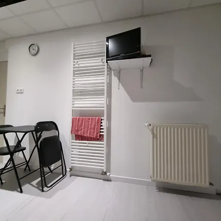 Petit Studio Refait A Neuf *